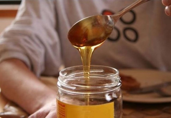 La ANMAT prohibió la producción y venta de una marca de miel por considerarla un “producto ilegal”