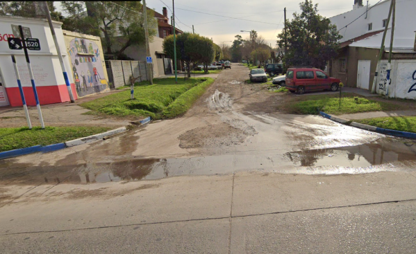 Vecinos de San Carlos se quejaron por una pérdida de agua
