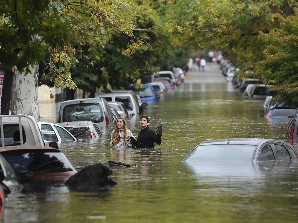 A 10 años de la inundación en La Plata, vecinos convocan a un "ruidazo por la memoria"