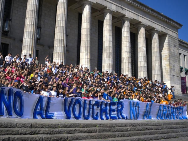 Dirigentes universitarios y estudiantes manifestaron su rechazo a las propuestas de Milei: “No al voucher, no al arancel”