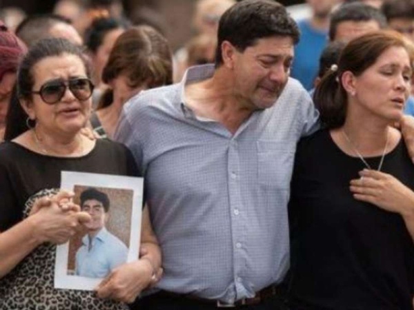 Conmovedora marcha de familiares y vecinos de Fernando Báez Sosa para reclamar justicia y una condena ejemplar para los rugbiers