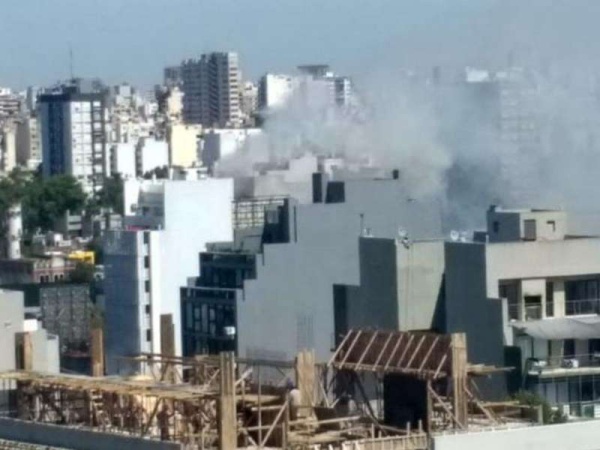 Se incendió un supermercado en Palermo: al menos seis heridos y una mujer atrapada