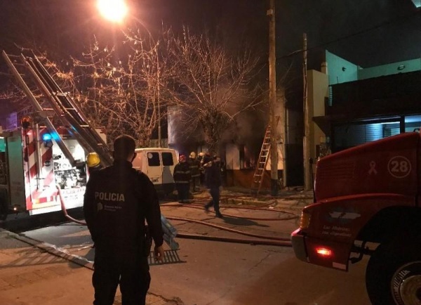 Por un escape de gas murió un hombre en Berisso y hubo tres heridos en una trágica noche