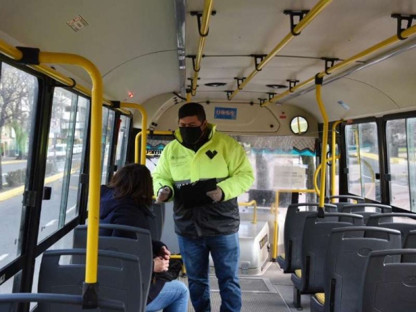 En La Plata se verificaron los permisos de circulación de más de 30 mil usuarios del transporte público 