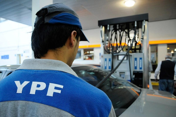 Ya rige el aumento del 4,5% en los combustibles de YPF
