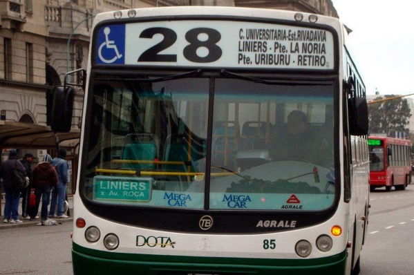Ya rige un paro en 80 líneas de colectivos del AMBA: qué pasa en La Plata, Berisso y Ensenada