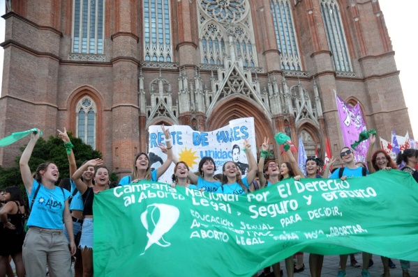 La Plaza Moreno se pintará de verde este mediodía: &quot;Las consultas por aborto crecieron exponencialmente&quot; 