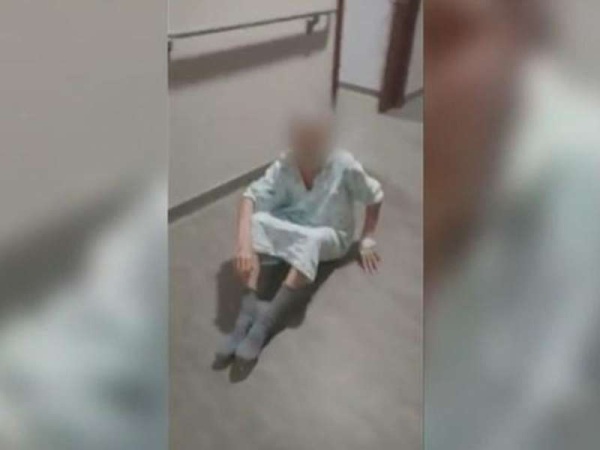 El indignante video de empleada que se burló de una abuela tirada en un geriátrico de Madrid