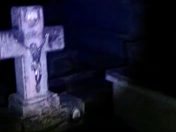 Un guardia del cementerio de La Plata grabó esta madrugada los gritos de un fantasma: &quot;Quién me mandó a trabajar acá&quot;