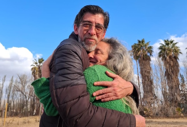 Se enamoró locamente a los 15 años, la buscó toda su vida y dejó todo en Mendoza para un hermoso reencuentro en La Plata