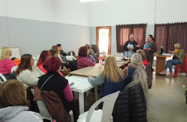 El municipio platense realiza talleres de distintas disciplinas para promover la inclusión de mujeres en el mercado laboral