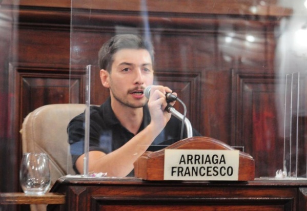 Arriaga tuvo un exabrupto y se cruzó con Norberto Gómez en el Concejo Deliberante: "Le falta el respeto a la Presidenta"