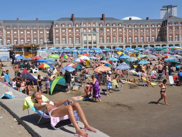 Por la devaluación, en la Costa Atlántica se esperanzan con un mejor verano
