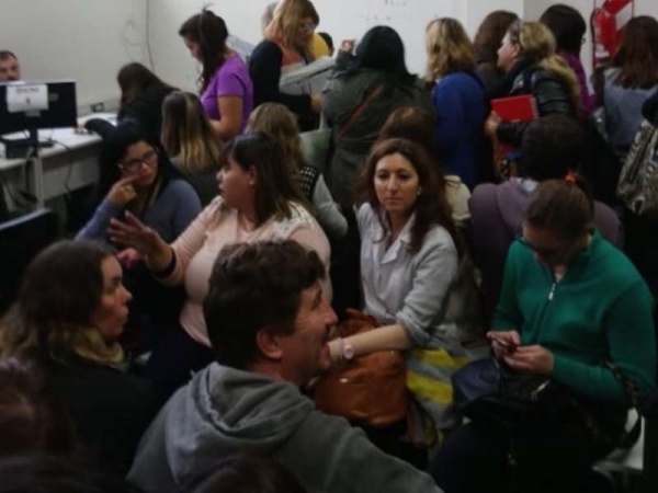 Reclamo en La Plata: 10.000 docentes no cobraron o percibieron mal sus haberes