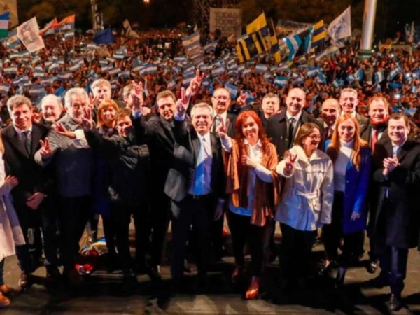Alberto Fernández y Cristina Kirchner cerraron la campaña con la promesa de una &quot;Argentina federal&quot;