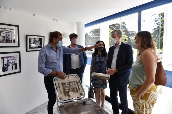 El embajador de Suiza estuvo en La Plata y visitó la Casa Curuchet junto a Garro: "Queremos estrechar lazos con los países"