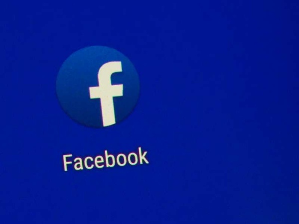 Facebook prueba el botón &quot;estados de ánimo&quot; en sus historias