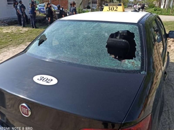 Tensión, tiros y usurpación en Berisso: atacaron a piedrazos a los policías y una mujer fue herida