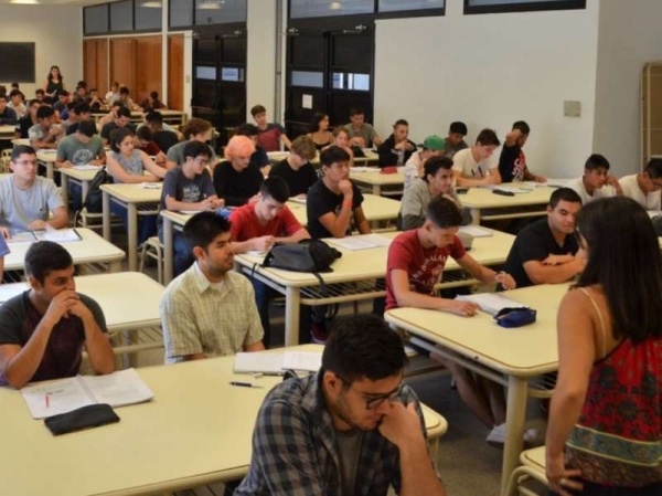 Habilitaron el retorno de las clases presenciales en las Universidades: ¿Qué pasará en La Plata?