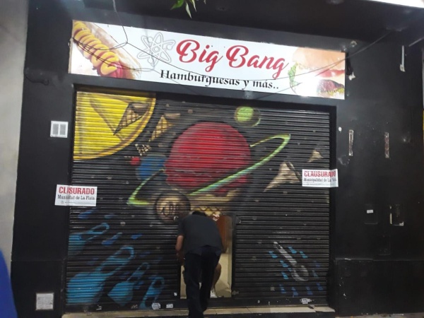 Clausuraron la hamburguesería Big Bang de Plaza Paso pero destacaron el "alto acatamiento" a las nuevas restricciones