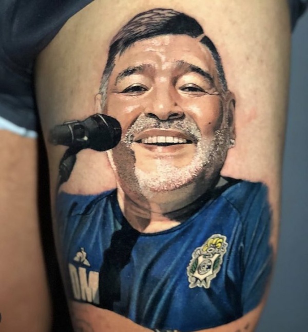 Se tatuó a Maradona pero en Gimnasia lo declararon prescindible