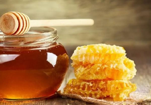 Prohibieron la comercialización de una marca de miel