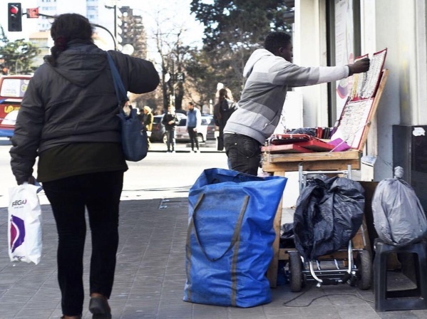 Comerciantes de La Plata alertaron que la venta ilegal está “mutando” e hicieron una particular invitación