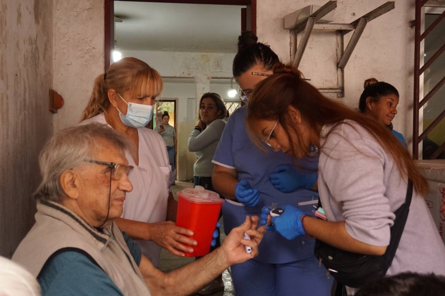 ”La Salud con Cristina”: La Cámpora desplegó controles bucales, visuales y físicos, y concientizaron sobre el dengue