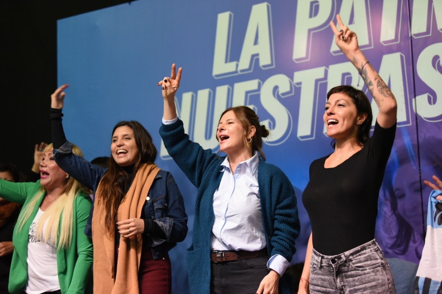 Saintout, Mendoza y Vilar estuvieron en La Plata frente a más de 2500 mujeres: ”Necesitamos que Cristina sea presidenta”