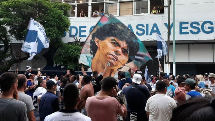Los hinchas de Gimnasia no quieren ir al ”Diego Maradona” y marcharán para defender el bosque