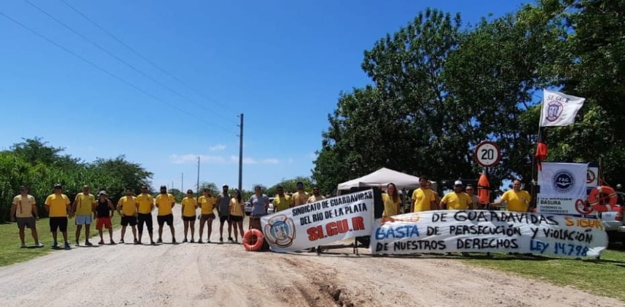 Guardavidas realizan un paro debido a ”las violaciones de sus derechos” por parte del intendente de Berisso Fabián Cagliardi