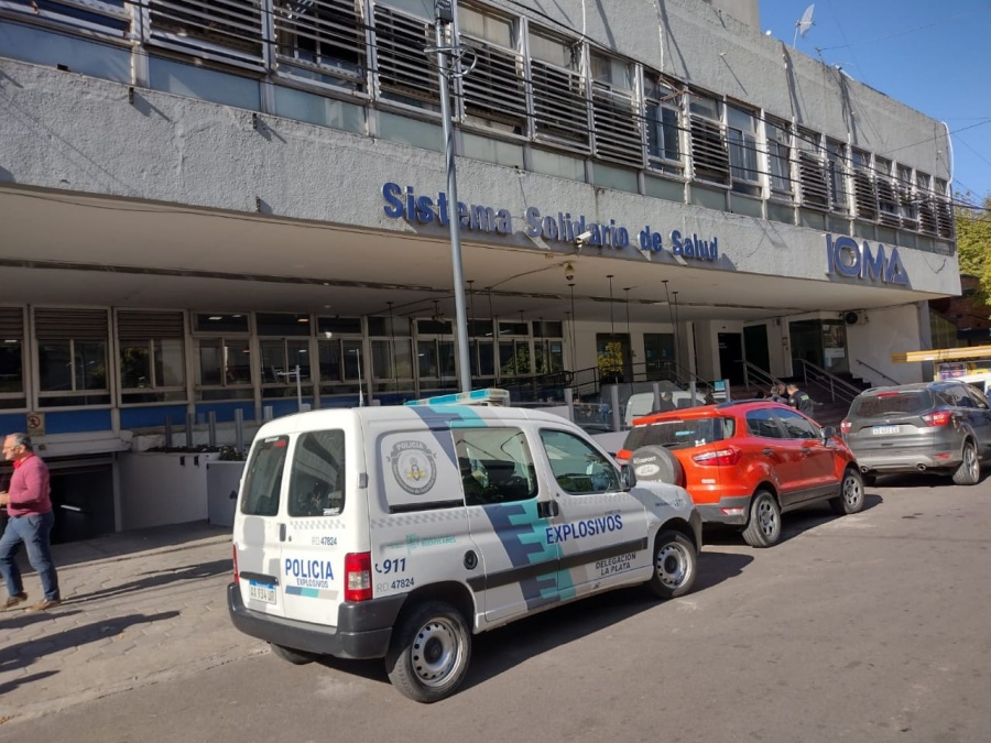 Tuvieron que evacuar la sede de IOMA de La Plata por una amenaza de bomba