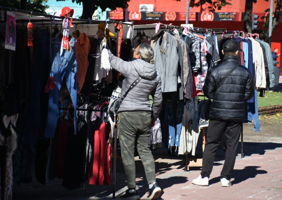 Volvieron a censar a los vendedores de Plaza San Martín y quieren ”crear una marca” para el caso de la ropa usada