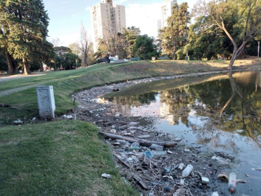Reclamaron por la mugre en Parque Saavedra y pidieron por una ”urgente” intervención