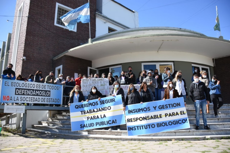 Se realizó una nueva protesta en el Instituto Biológico de Tolosa: ”Queremos seguir trabajando acá”