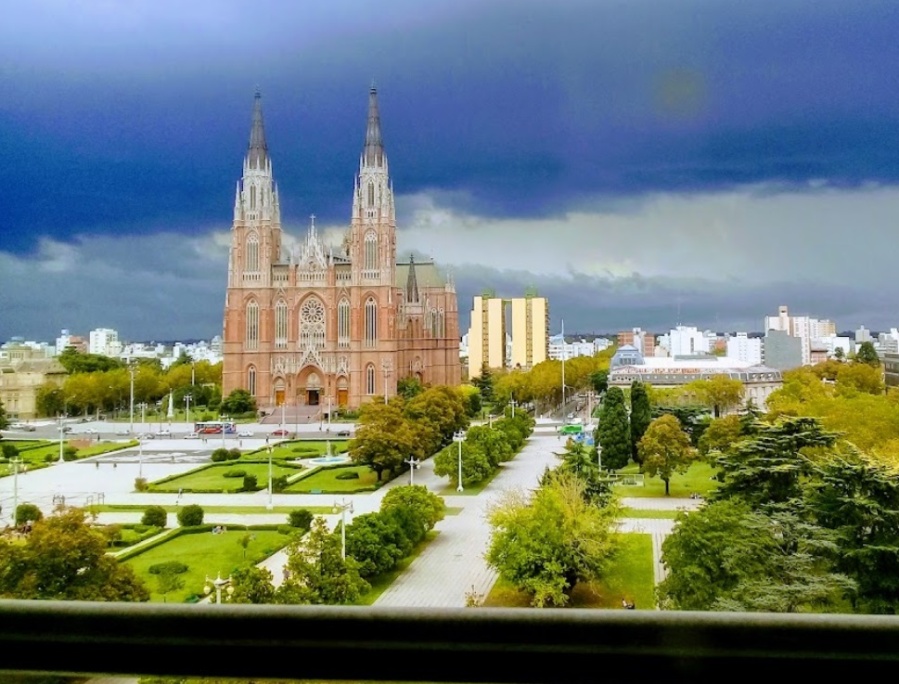 ”Me gustaría vivir en La Plata”: el deseo de una mujer de Ituzaingó desató un ”fanatismo” sobre lo bueno y malo de la ciudad