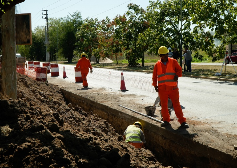 Pavimento y más luces en los barrios de La Plata: Alak enviará un proyecto para que los vecinos abonen una parte de la obra