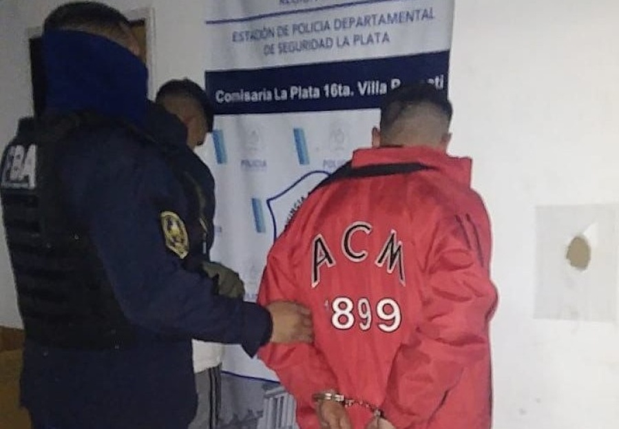 Amenazaron a los vecinos con armas de fuego, se enfrentaron con la policía y terminaron detenidos en La Plata