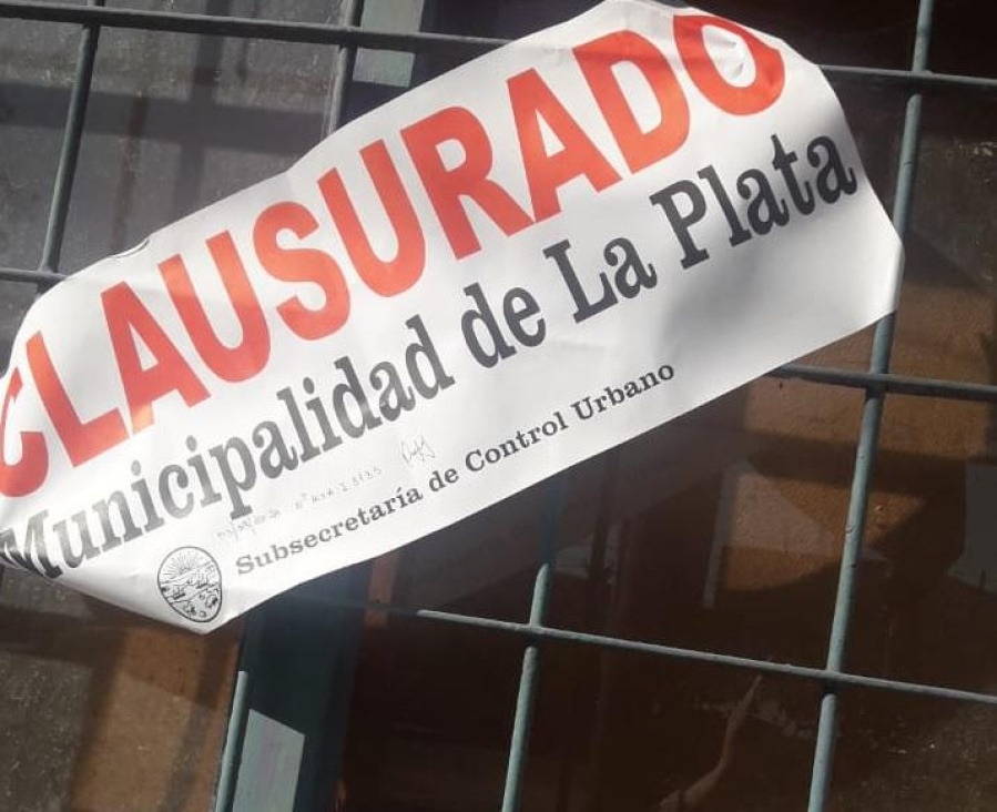 Violenta y errada clausura de la Municipalidad de La Plata a un comercio: no tuvieron piedad por la hija discapacitada de los dueños
