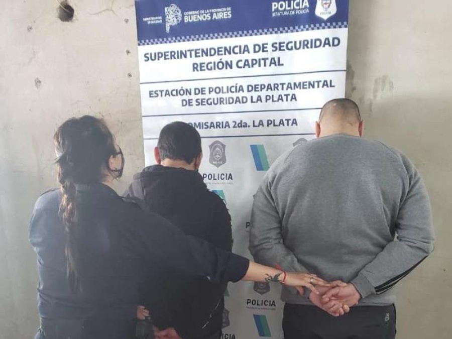Detuvieron a dos borrachos de La Plata por gritar, insultar y escupir