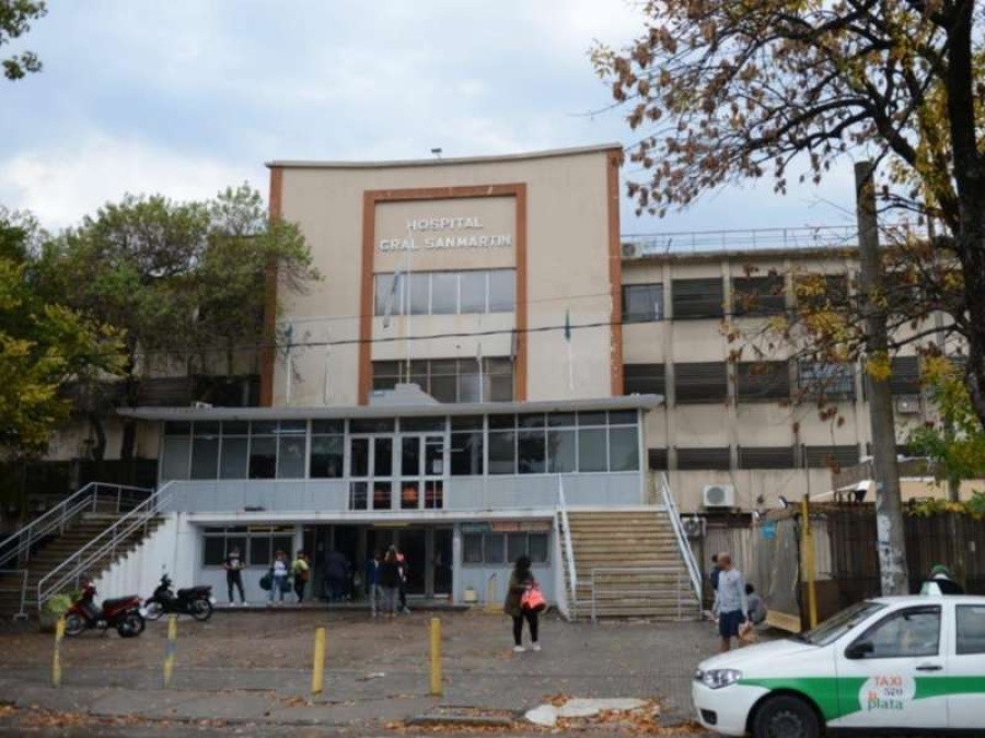 Balearon a un repartidor en La Plata y pelea por su vida en el hospital San Martín