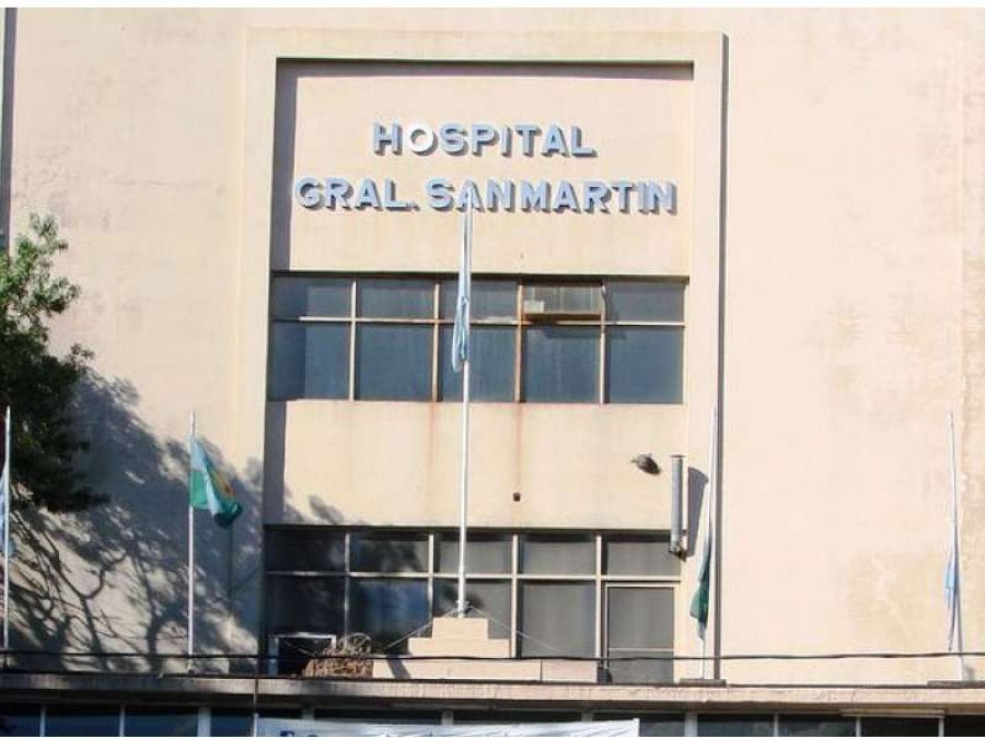 Denuncian que en el Hospital San Martín de La Plata siguen trabajando sin luz