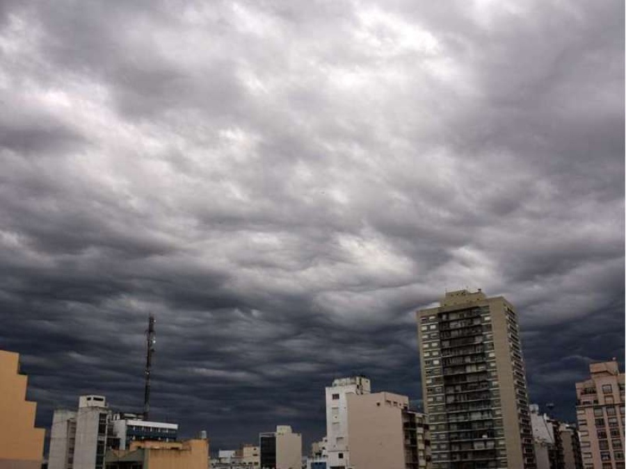 Hay alerta por tormentas fuertes y caída de granizo en La Plata 