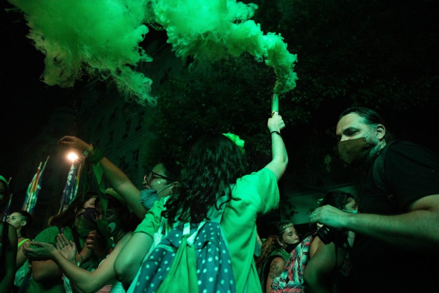 En Chile comenzó a debatirse el aborto legal y los diputados citan la ”marea verde argentina”