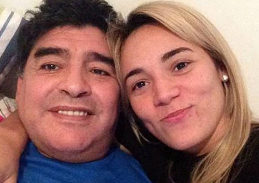 Rocío Oliva habló luego de que saliera a la luz que alguien falsificó la firma de Maradona: ”Diego leía todo lo que firmaba”