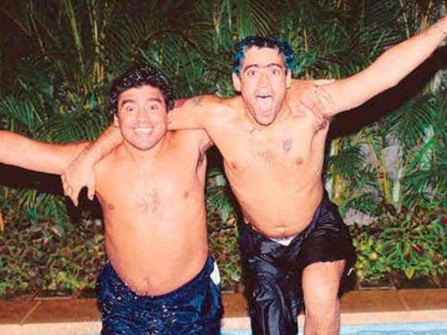 El día que Rodrigo le cantó ”La mano de Dios” en vivo a Maradona